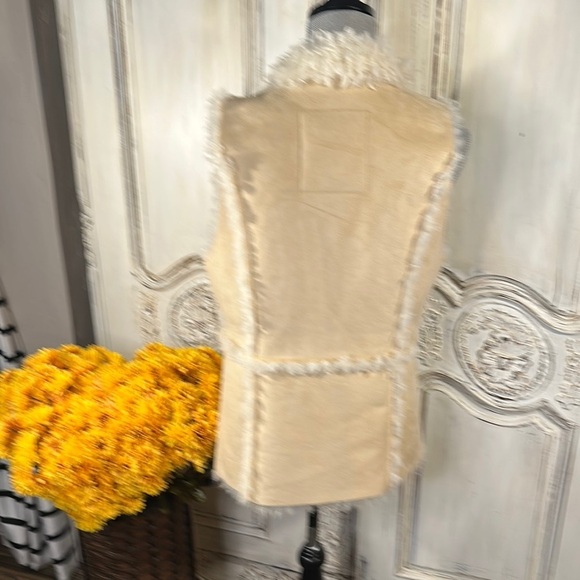 Hollister Cream Faux Fur Vest - Picture 7 of 11